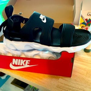 Woman’s Nike Owaysis Sandal